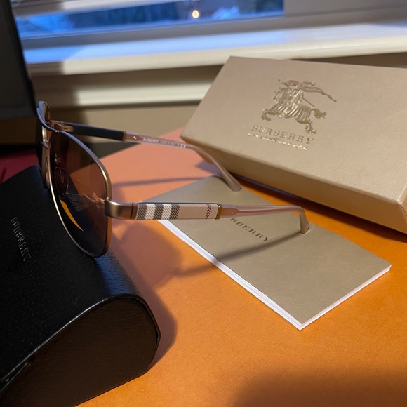 Brand new Burberry Sunglasses main image 6